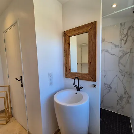 Дом отдыха Maison Piscine Et Vue *