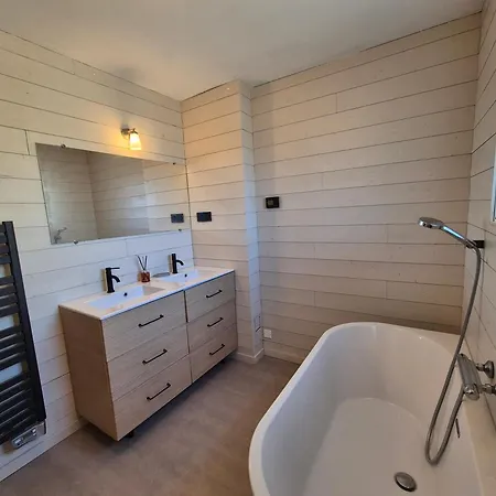 Дом отдыха Maison Piscine Et Vue *