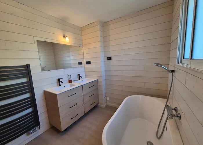 Holiday home Maison Piscine Et Vue *